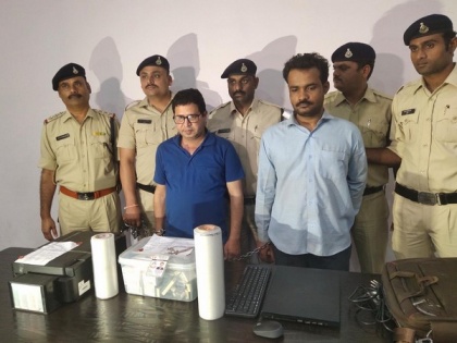 MP: Police arrest two interstate fraudsters for duping people by posing as CBI officers | MP: Police arrest two interstate fraudsters for duping people by posing as CBI officers
