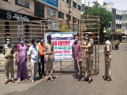 Hyderabad Police Commissioner inspects COVID-19 containment zone | Hyderabad Police Commissioner inspects COVID-19 containment zone