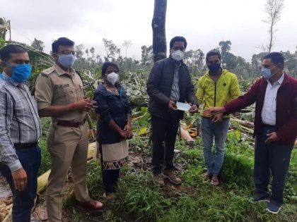 Karnataka govt gives Rs 27,000 compensation to farmer for damaged banana crop | Karnataka govt gives Rs 27,000 compensation to farmer for damaged banana crop