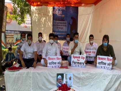 NSUI observes Satyagraha on Gandhi Jayanti against 'injustice' to women, farmers | NSUI observes Satyagraha on Gandhi Jayanti against 'injustice' to women, farmers
