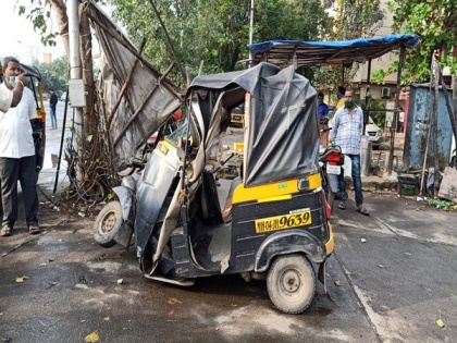 One injured as MSRTC bus collides with auto rickshaws, bike in Thane | One injured as MSRTC bus collides with auto rickshaws, bike in Thane
