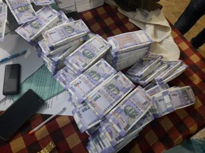 Patna STF arrests two for duping people, Rs 7.9 lakh seized | Patna STF arrests two for duping people, Rs 7.9 lakh seized Patna STF arrests two for duping people, Rs 7.9 lakh seized | Patna STF arrests two for duping people, Rs 7.9 lakh seized