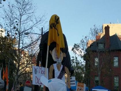Anti-Farm law protestors deface Mahatma Gandhi statue in Washington; 'Khalistani' flags sighted | Anti-Farm law protestors deface Mahatma Gandhi statue in Washington; 'Khalistani' flags sighted
