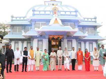 President Kovind visits Goa temple, blesses couple getting married there | President Kovind visits Goa temple, blesses couple getting married there