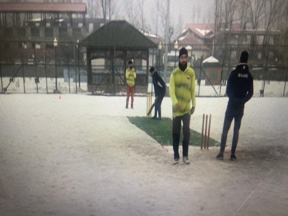 First-ever cricket championship on snow organised in Srinagar | First-ever cricket championship on snow organised in Srinagar
