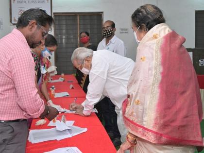 AP municipal polls: Governor Biswa Bhusan Harichandan casts his vote in Vijayawada | AP municipal polls: Governor Biswa Bhusan Harichandan casts his vote in Vijayawada