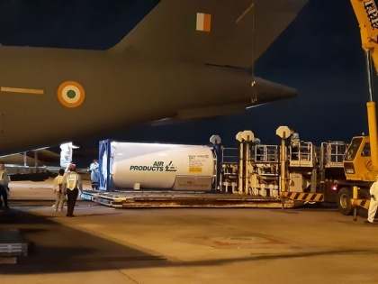 Indian Air Force airlifts 3 cryogenic oxygen containers from Singapore, 6 from Dubai | Indian Air Force airlifts 3 cryogenic oxygen containers from Singapore, 6 from Dubai