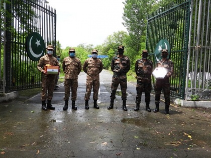 Armies of India, Pakistan exchange sweets at LoC on occasion of Eid-Ul-Fitr | Armies of India, Pakistan exchange sweets at LoC on occasion of Eid-Ul-Fitr