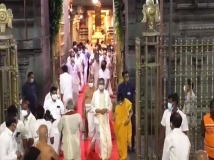 CJI Ramana offers prayers at Lord Balaji temple in Andhra's Tirumala | CJI Ramana offers prayers at Lord Balaji temple in Andhra's Tirumala