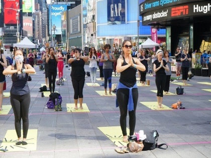 New York's Times Square celebrates International Yoga Day with over 3,000 yogis | New York's Times Square celebrates International Yoga Day with over 3,000 yogis