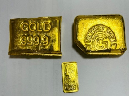 7 people, including 4 airline staff, arrested at Delhi Airport in gold smuggling racket | 7 people, including 4 airline staff, arrested at Delhi Airport in gold smuggling racket