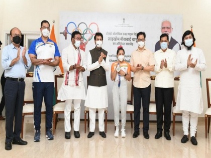 Anurag Thakur, Union Ministers felicitate Tokyo Olympics silver medallist Mirabai Chanu | Anurag Thakur, Union Ministers felicitate Tokyo Olympics silver medallist Mirabai Chanu