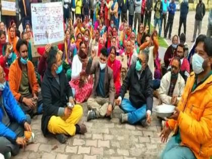 Badri Sangharsh Samiti protests Uttrakhand's stay on Char Dham Yatra | Badri Sangharsh Samiti protests Uttrakhand's stay on Char Dham Yatra