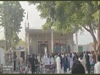 Pak constitutional body denounces vandalisation of Hindu temple | Pak constitutional body denounces vandalisation of Hindu temple Pak constitutional body denounces vandalisation of Hindu temple | Pak constitutional body denounces vandalisation of Hindu temple