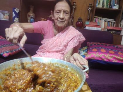 Octogenarian woman feeds the needy by selling pickle, after husband dies of COVID-19 | Octogenarian woman feeds the needy by selling pickle, after husband dies of COVID-19