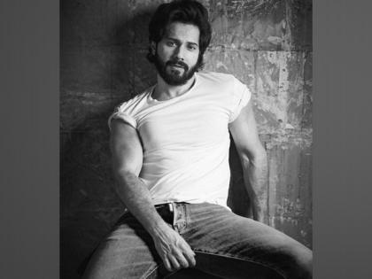 Varun Dhawan gives a glimpse of his warm up session on BTS' song | Varun Dhawan gives a glimpse of his warm up session on BTS' song Varun Dhawan gives a glimpse of his warm up session on BTS' song | Varun Dhawan gives a glimpse of his warm up session on BTS' song