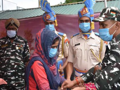 Local girls turn up at battalions of Srinagar sector to celebrate Raksha Bandhan with CRPF troopers | Local girls turn up at battalions of Srinagar sector to celebrate Raksha Bandhan with CRPF troopers