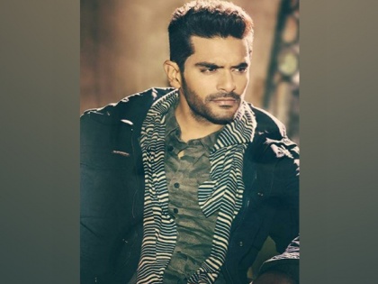 Angad Bedi mourns demise of legendary coach Vasoo Paranjape | Angad Bedi mourns demise of legendary coach Vasoo Paranjape