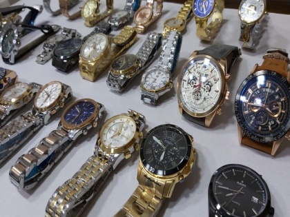 Mumbai: Four held with counterfeit branded watches worth over 16 lakh | Mumbai: Four held with counterfeit branded watches worth over 16 lakh