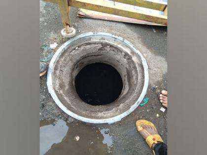 39-yr-old man falls into open manhole in Pune | 39-yr-old man falls into open manhole in Pune