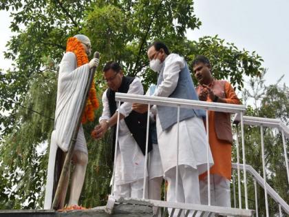 Uttarakhand CM pays tribute to Mahatma Gandhi on his birth anniversary | Uttarakhand CM pays tribute to Mahatma Gandhi on his birth anniversary