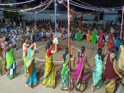 Indore Central Jail organises 'garba', 'dandiya' for prisoners to improve their moral conduct | Indore Central Jail organises 'garba', 'dandiya' for prisoners to improve their moral conduct