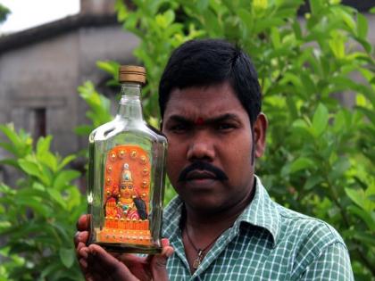 Odisha miniature artist crafts eco-friendly idol of Goddess Durga inside bottle; seeks blessings to free people from Covid-19 | Odisha miniature artist crafts eco-friendly idol of Goddess Durga inside bottle; seeks blessings to free people from Covid-19