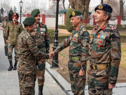 Northern Army Commander reviews situation along LOC in Kashmir valley | Northern Army Commander reviews situation along LOC in Kashmir valley Northern Army Commander reviews situation along LOC in Kashmir valley | Northern Army Commander reviews situation along LOC in Kashmir valley