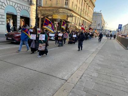 Tibetans stage protest in Austria against Chinese atrocities | Tibetans stage protest in Austria against Chinese atrocities