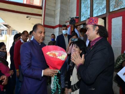 Chief Minister flags off Covid-19 relief material donated by Bollywood singer Mohit Chauhan | Chief Minister flags off Covid-19 relief material donated by Bollywood singer Mohit Chauhan