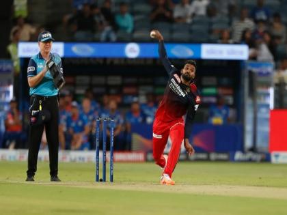 IPL 2022: RCB's Hasaranga prefers bowling googlies more than leg-spin | IPL 2022: RCB's Hasaranga prefers bowling googlies more than leg-spin IPL 2022: RCB's Hasaranga prefers bowling googlies more than leg-spin | IPL 2022: RCB's Hasaranga prefers bowling googlies more than leg-spin