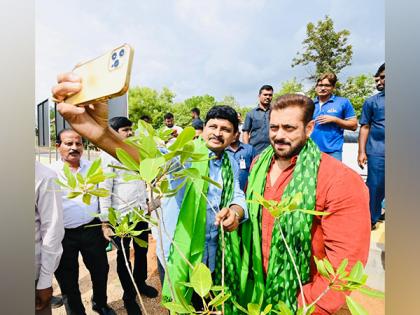 Bollywood superstar Salman Khan joins Green India Challenge | Bollywood superstar Salman Khan joins Green India Challenge