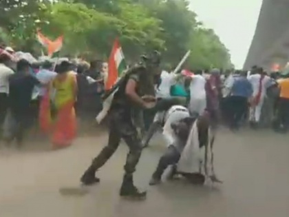 Patna police resort to lathicharge to disperse protesting Kisan Salahkars | Patna police resort to lathicharge to disperse protesting Kisan Salahkars