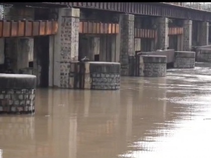 Delhi floods: Police Commissioner visits Old Iron Bridge | Delhi floods: Police Commissioner visits Old Iron Bridge