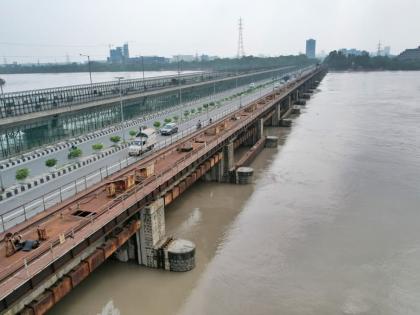 Yamuna continues to flow above danger mark in Delhi | Yamuna continues to flow above danger mark in Delhi Yamuna continues to flow above danger mark in Delhi | Yamuna continues to flow above danger mark in Delhi