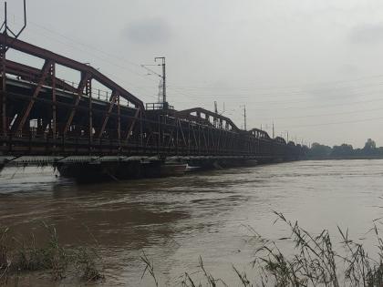 Yamuna again flowing above danger mark in Delhi | Yamuna again flowing above danger mark in Delhi Yamuna again flowing above danger mark in Delhi | Yamuna again flowing above danger mark in Delhi