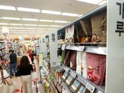 Retail sales in S.Korea up 5.7% on lifting of anti-Covid curbs | Retail sales in S.Korea up 5.7% on lifting of anti-Covid curbs Retail sales in S.Korea up 5.7% on lifting of anti-Covid curbs | Retail sales in S.Korea up 5.7% on lifting of anti-Covid curbs