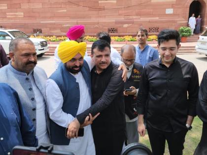 Modi-led 'dictatorial' govt muzzling voice of Opposition: Punjab CM | Modi-led 'dictatorial' govt muzzling voice of Opposition: Punjab CM Modi-led 'dictatorial' govt muzzling voice of Opposition: Punjab CM | Modi-led 'dictatorial' govt muzzling voice of Opposition: Punjab CM