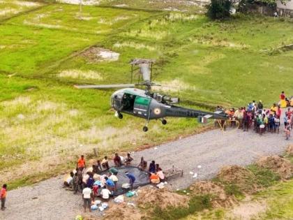 IAF drops 600 kg food packets in flood-hit Telangana | IAF drops 600 kg food packets in flood-hit Telangana IAF drops 600 kg food packets in flood-hit Telangana | IAF drops 600 kg food packets in flood-hit Telangana