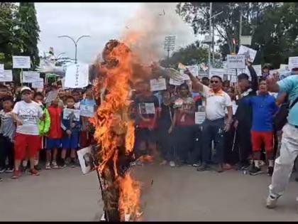 Manipuri activists burn effigies of Mizoram Chief Minister in Imphal | Manipuri activists burn effigies of Mizoram Chief Minister in Imphal Manipuri activists burn effigies of Mizoram Chief Minister in Imphal | Manipuri activists burn effigies of Mizoram Chief Minister in Imphal