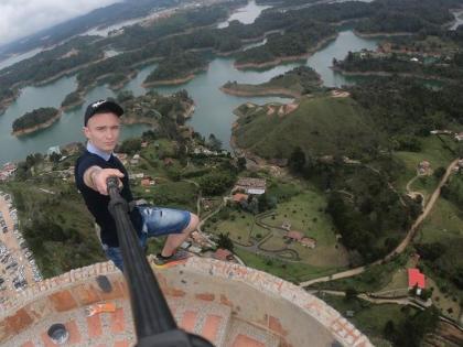 Daredevil known for stunts dies after falling from top of 68-storey HK skyscraper | Daredevil known for stunts dies after falling from top of 68-storey HK skyscraper Daredevil known for stunts dies after falling from top of 68-storey HK skyscraper | Daredevil known for stunts dies after falling from top of 68-storey HK skyscraper