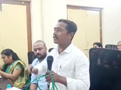 Andhra councilor slaps self with footwear | Andhra councilor slaps self with footwear