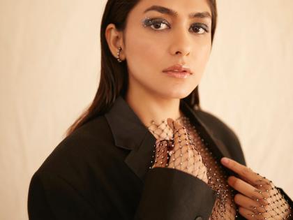 Mrunal to celebrate 31st b'day on sets of Vijay Deverakonda-starrer 'VD13' | Mrunal to celebrate 31st b'day on sets of Vijay Deverakonda-starrer 'VD13' Mrunal to celebrate 31st b'day on sets of Vijay Deverakonda-starrer 'VD13' | Mrunal to celebrate 31st b'day on sets of Vijay Deverakonda-starrer 'VD13'