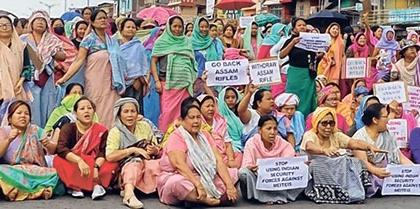 Thousands of women stage protests in Manipur over gangrape of 37-yr-old woman | Thousands of women stage protests in Manipur over gangrape of 37-yr-old woman Thousands of women stage protests in Manipur over gangrape of 37-yr-old woman | Thousands of women stage protests in Manipur over gangrape of 37-yr-old woman