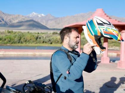 Rahul rides his bike from Leh to Pangong lake, remembers his late father's words | Rahul rides his bike from Leh to Pangong lake, remembers his late father's words Rahul rides his bike from Leh to Pangong lake, remembers his late father's words | Rahul rides his bike from Leh to Pangong lake, remembers his late father's words
