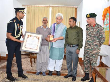 J&K L-G hands over Sarvottam Jeevan Raksha Padak to father of martyr | J&K L-G hands over Sarvottam Jeevan Raksha Padak to father of martyr J&K L-G hands over Sarvottam Jeevan Raksha Padak to father of martyr | J&K L-G hands over Sarvottam Jeevan Raksha Padak to father of martyr