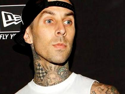 Travis Barker suddenly leaves Blink-182 during Europe Tour | Travis Barker suddenly leaves Blink-182 during Europe Tour Travis Barker suddenly leaves Blink-182 during Europe Tour | Travis Barker suddenly leaves Blink-182 during Europe Tour