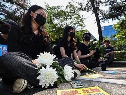 Massive rally in Seoul over suicide deaths of distressed teachers | Massive rally in Seoul over suicide deaths of distressed teachers Massive rally in Seoul over suicide deaths of distressed teachers | Massive rally in Seoul over suicide deaths of distressed teachers