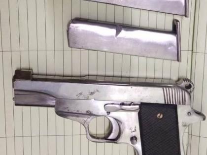 Delhi: CISF arrests man at IGI with pistol | Delhi: CISF arrests man at IGI with pistol Delhi: CISF arrests man at IGI with pistol | Delhi: CISF arrests man at IGI with pistol
