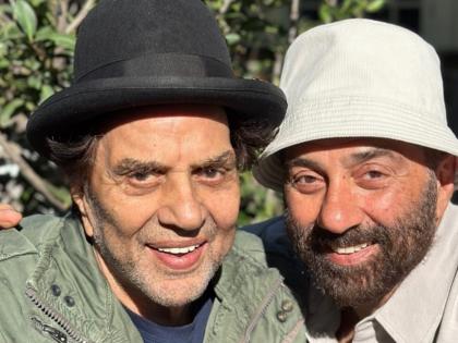 Dharmendra is a proud father with success of 'Gadar 2' | Dharmendra is a proud father with success of 'Gadar 2' Dharmendra is a proud father with success of 'Gadar 2' | Dharmendra is a proud father with success of 'Gadar 2'